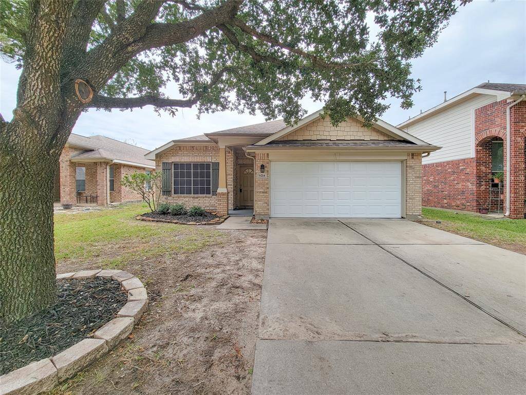 Stunning One Story in Canyon Lakes At Stonegate (Master Planned Community). Cul-de-sac Street.
