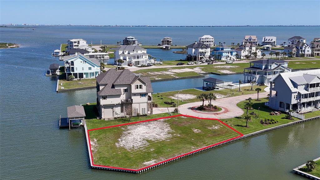 Note the adjacent Greenbelt on the right side with palm trees and landscape as well as the Palms on the front esplanade.