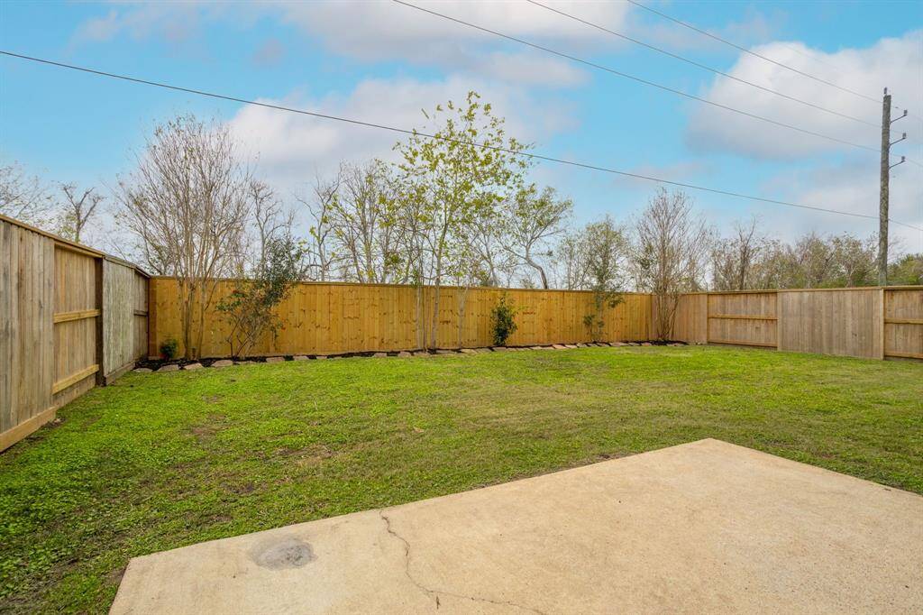 Spacious backyard!