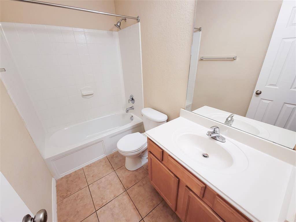 Secondary Bathroom.