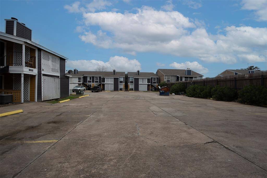 Huge parking outside of the unit providing amazing additional parking for your guests when entertaining.