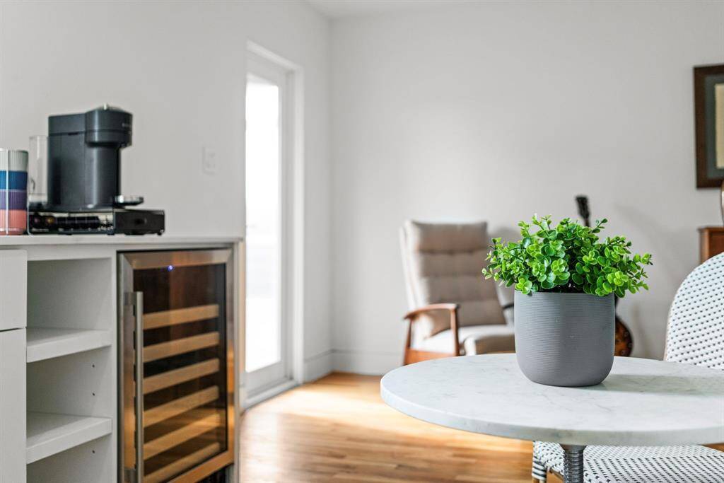 The kitchenette offers the convenience of being able to have coffee or chilled beverage available for your office or rooftop deck entertaining without having to go up/down stairs.