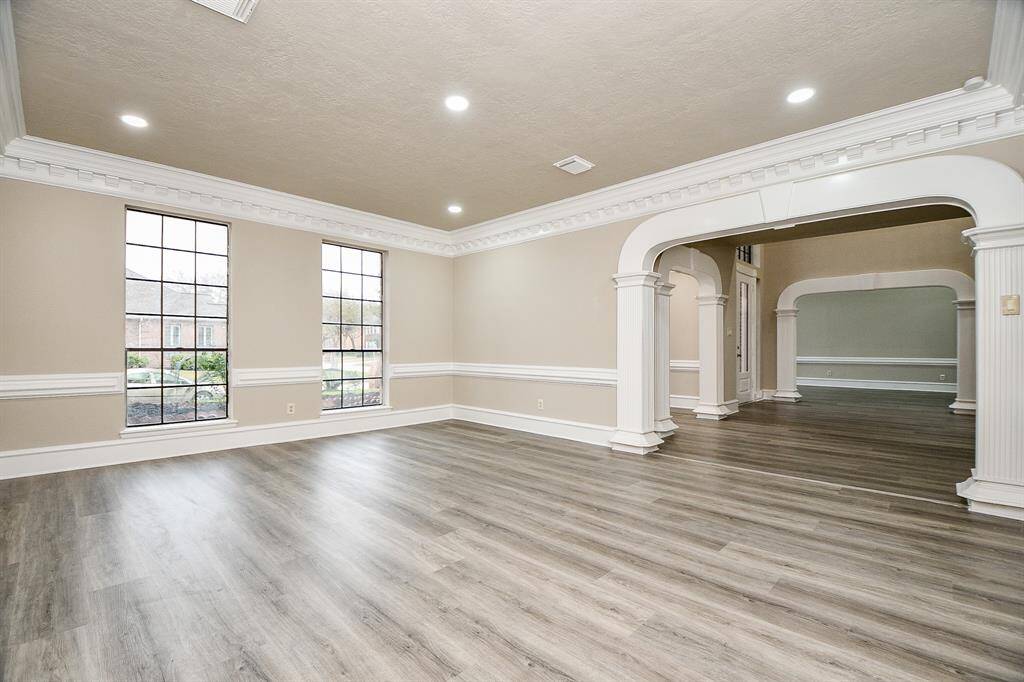This well-appointed jack & jill style bathroom, conveniently located off the game room, offers a comfortable and stylish retreat. The vanity features a spacious countertop, ample storage, and a large mirror, while the separate tub and toilet area ensures privacy and convenience.