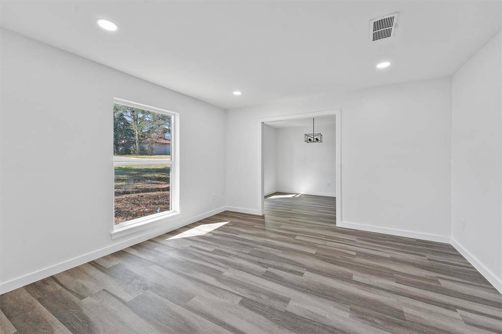 Bonus room off the entry! Can be used as an office, playroom, extra living space...possibilities are endless!