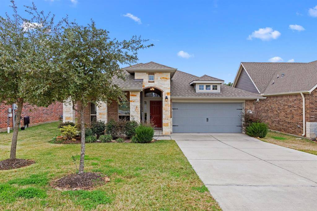 Double wide driveway with plenty of space that leads to your 2 car garage.