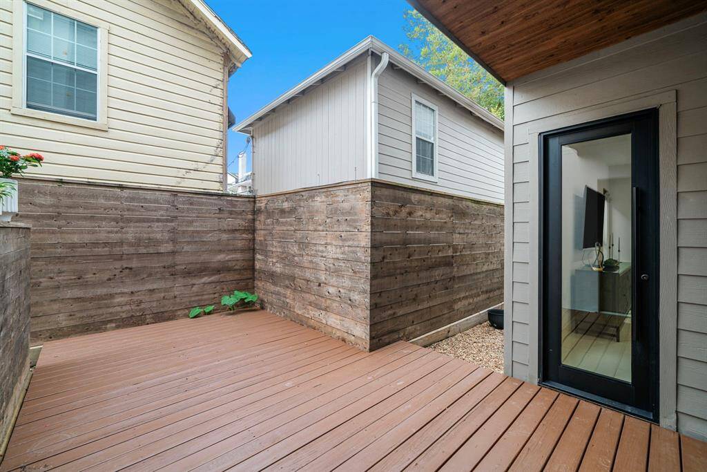 1st floor deck and outdoor area.