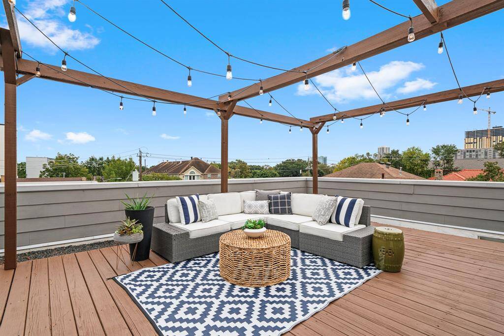 One additional view of your relaxing rooftop deck!