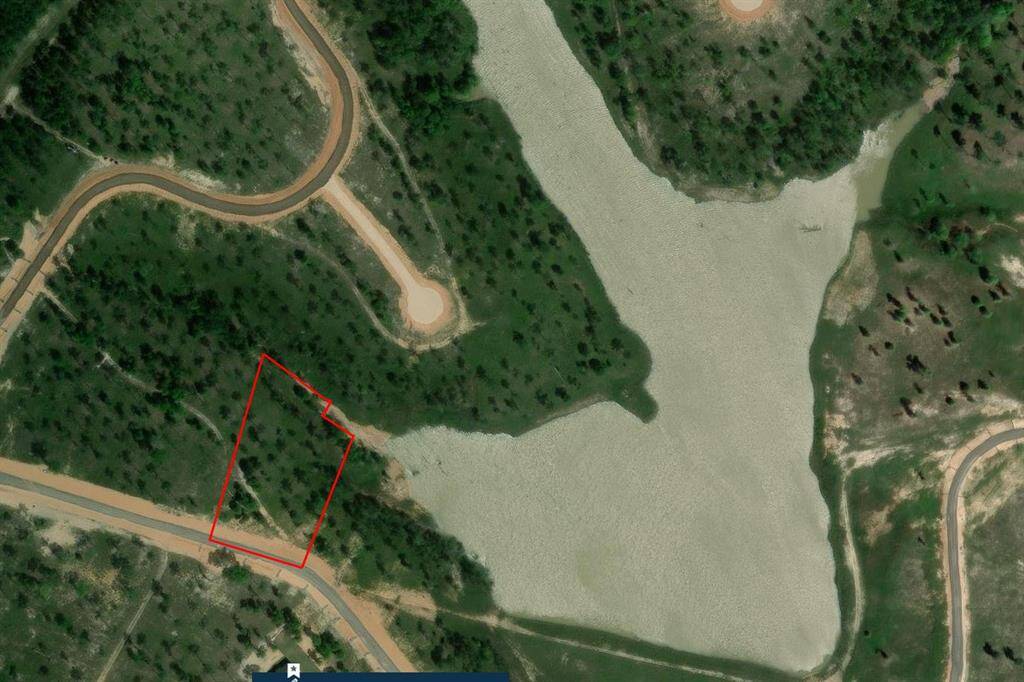 Property Outline Showing Proximity To the Lake