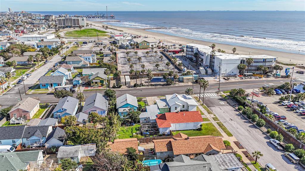 !/2 block from beach, no neighbors across the street