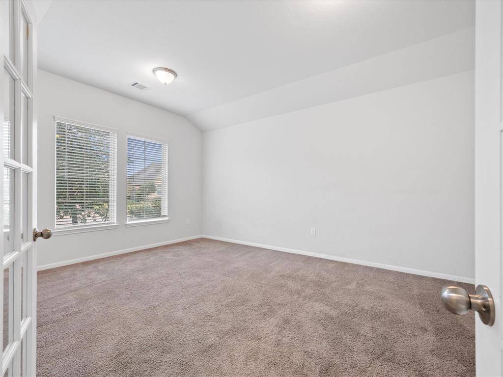 A spacious study / office room right off the entry way!
