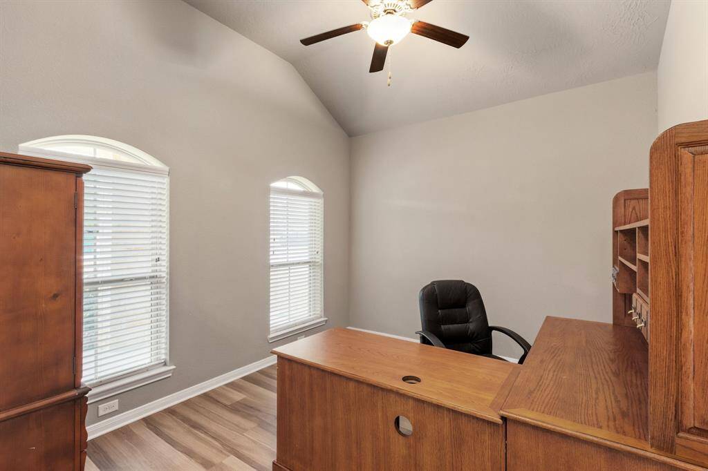 Off the entry way you will find this home office space with 11 ft ceilings. This room would be great for those that work from home or even a dedicated playroom for the kids. Endless possibilities.
