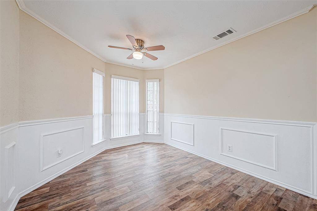 This versatile corner, framed by tall windows and a high ceiling, offers a bright and airy retreat within the living area. Whether you envision a quiet seating area or an additional functional space, the design effortlessly accommodates your needs.