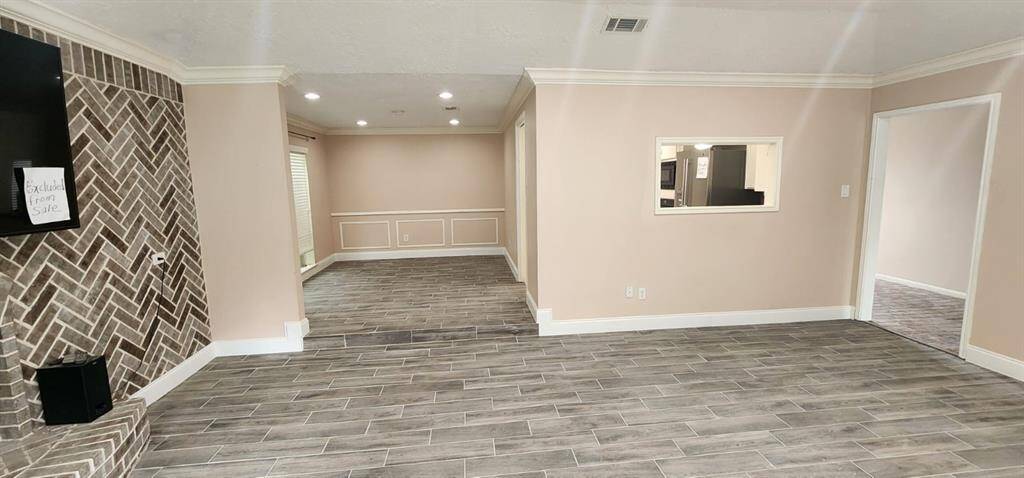 LIVING ROOM & FORMAL DINING ROOM FLOORS REPLACED August 2024!