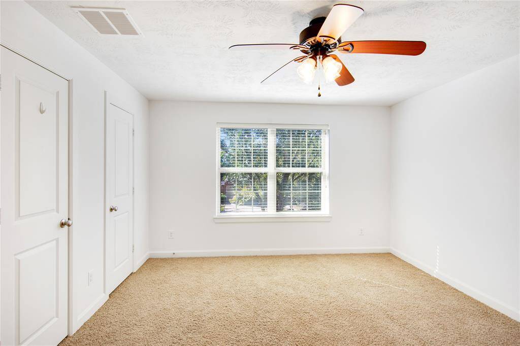 Secondary bedroom with ceiling fan.