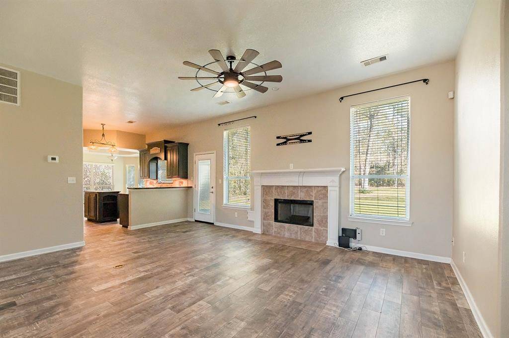 Relax and entertain in this inviting living area with a functional layout and a welcoming ambiance.