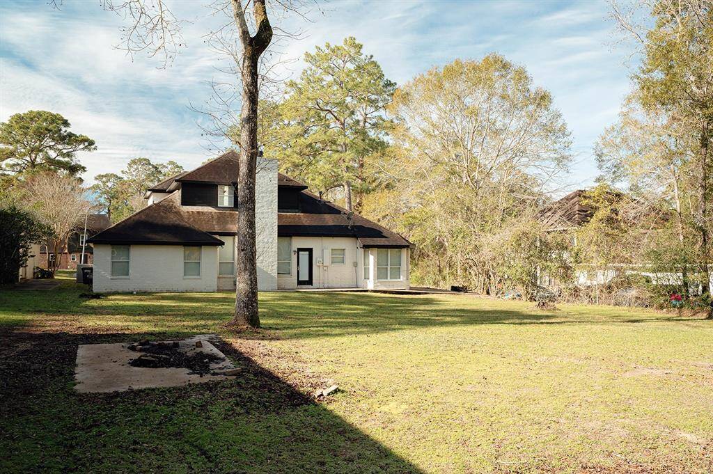 Enjoy the expansive backyard with room for any entertaining purposes.