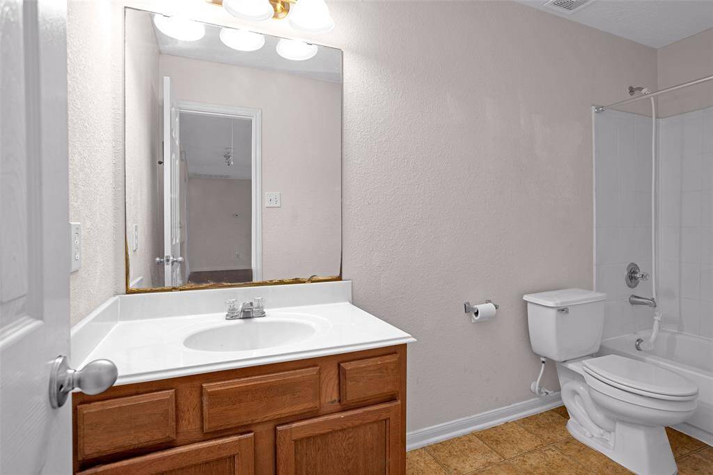 Secondary bathroom upstairs with tub/shower combo.