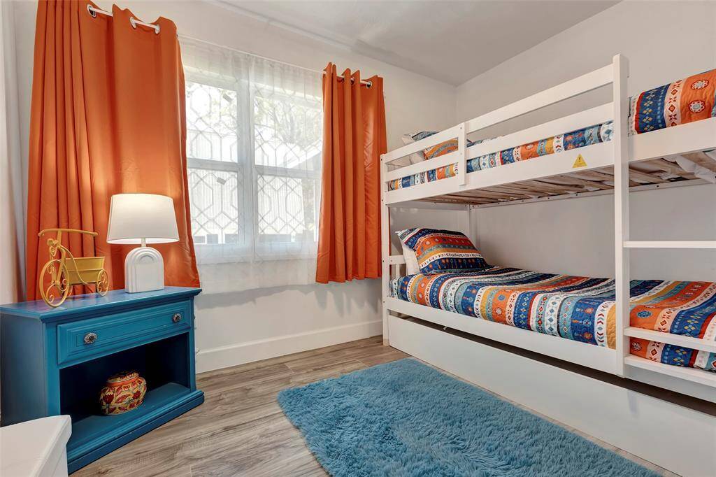 Secondary bedroom with bunk beds