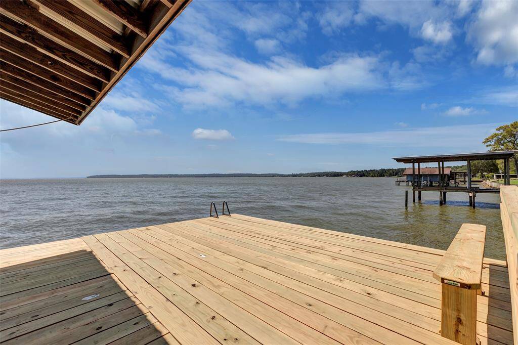 These stunning views of Lake Livingston will melt your stress away