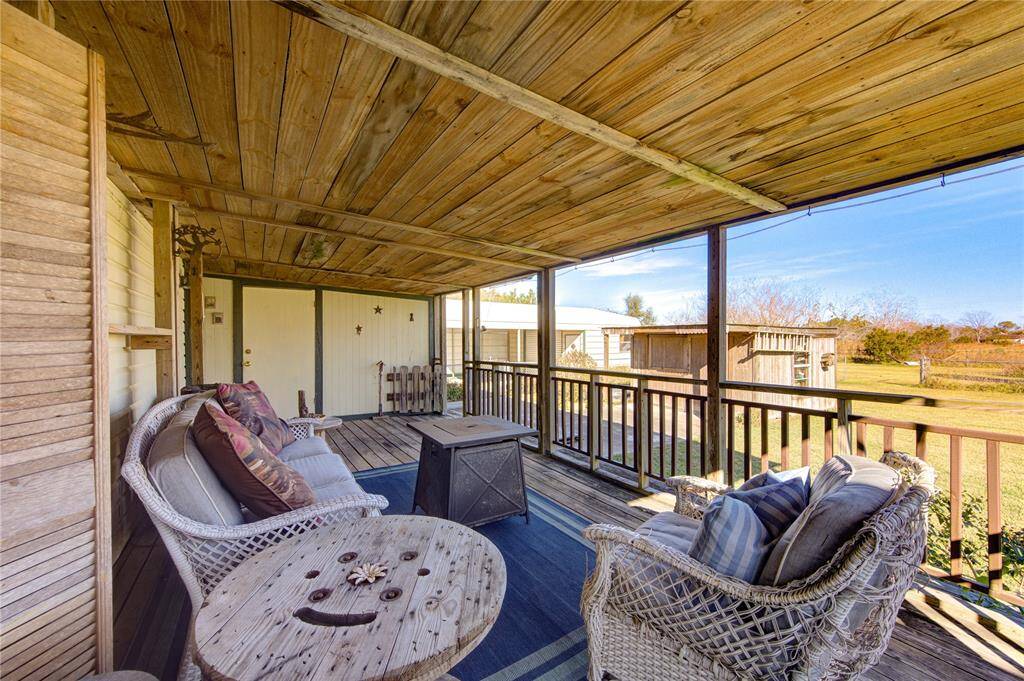 Another amazing porch!