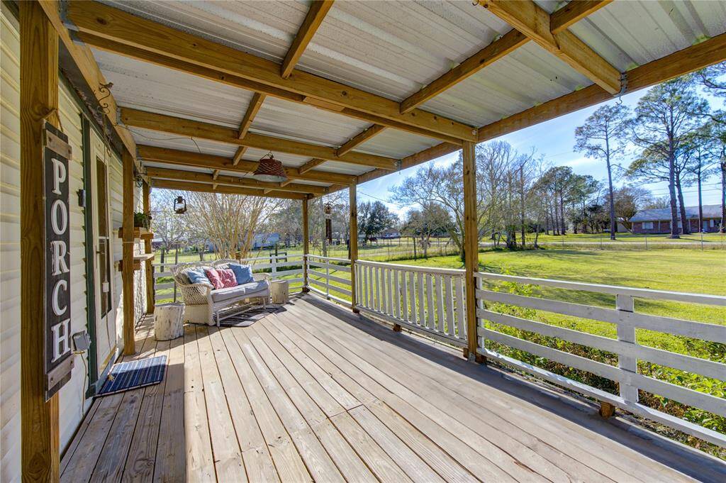 Awesome covered front porch.