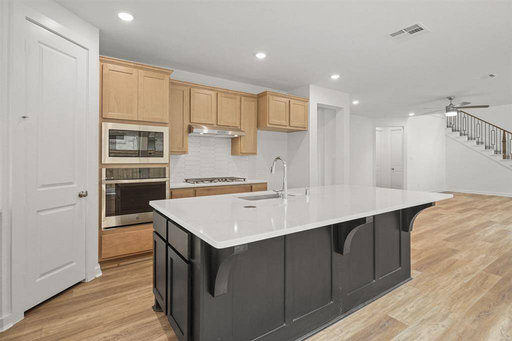 7462CattailFallsLaneELLIC004
