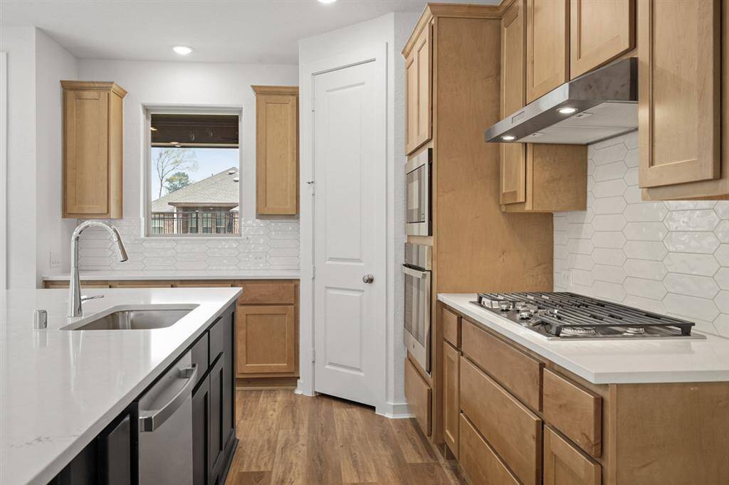 7462CattailFallsLaneELLIC005