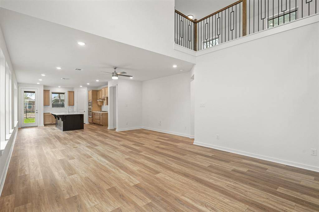 7462CattailFallsLaneELLIC006
