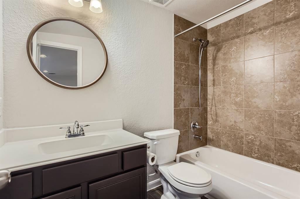 Floor 2 - Full Bathroom 2
