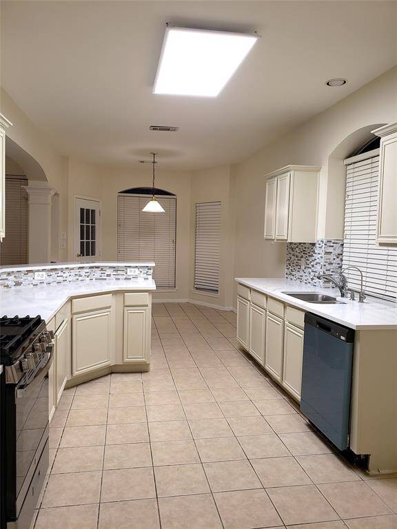 KITCHEN VIEW 1
