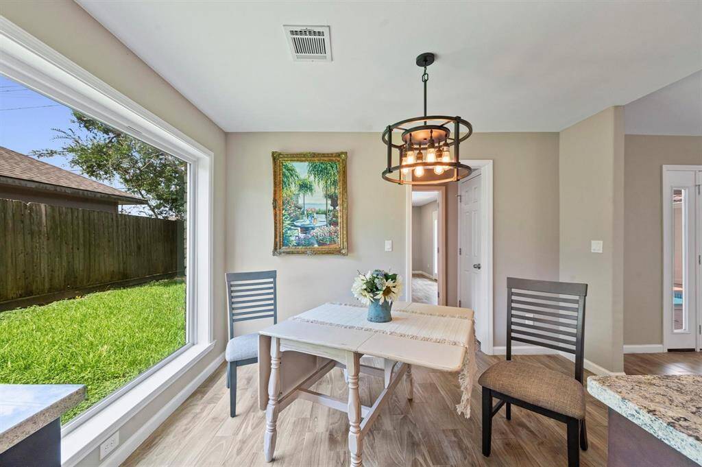 The breakfast nook is situated in front of a massive window that provides you with plenty of natural lighting for family dinners or friendly get-togethers.