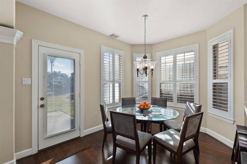 Enjoy most of your meals here in the breakfast room with views of the water.