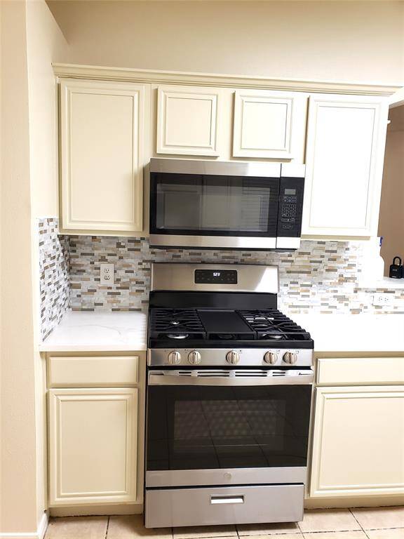 BRAND-NEW FREE-STANDING RANGE/OVEN
