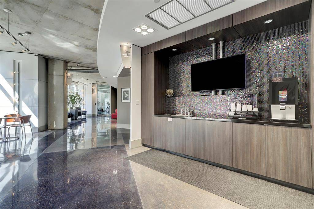 Savor a fresh coffee anytime at the community bar, featuring a state-of-the-art machine and premium condiments.