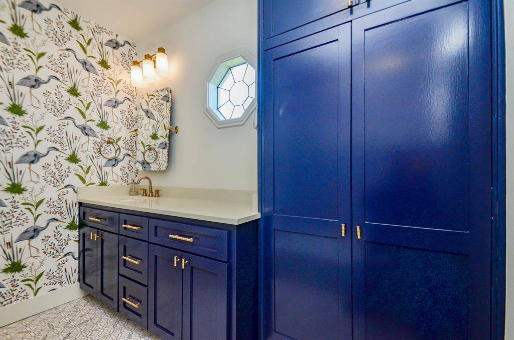 Fully remodeled bath (2021).