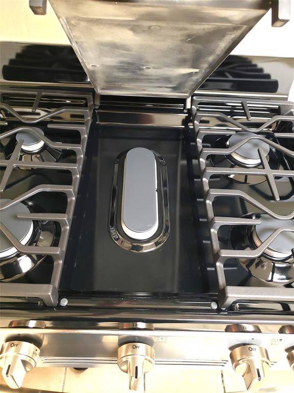 UNDER GRILL