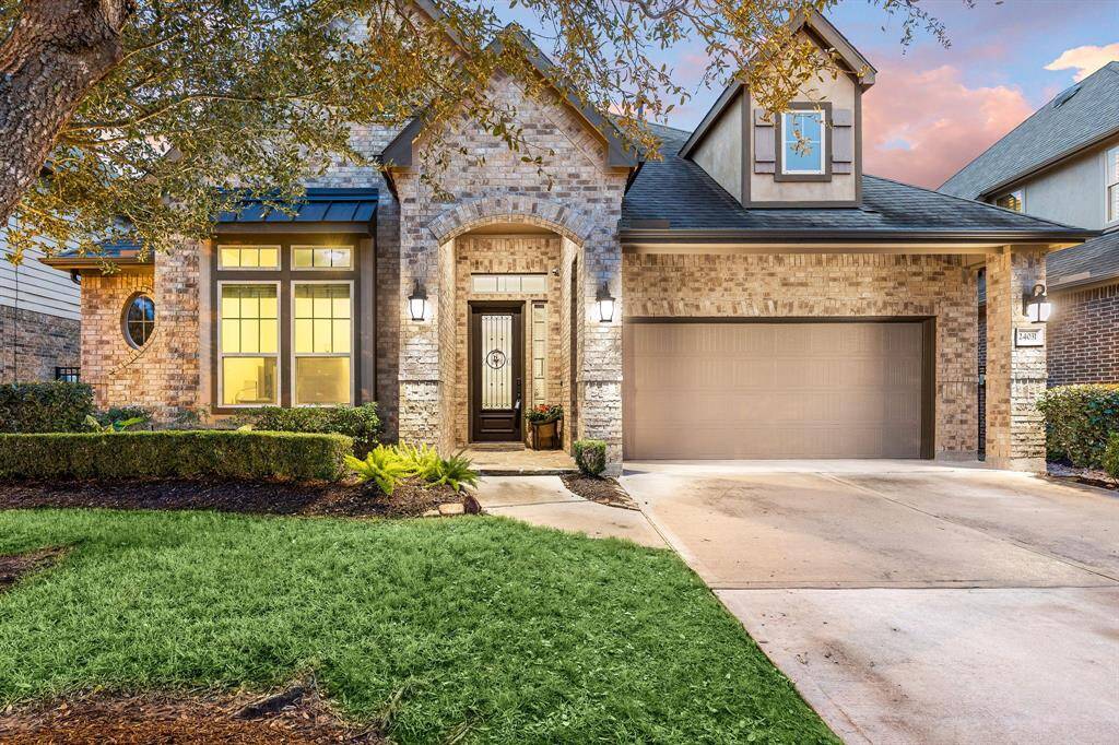 Welcome to this beauty of a home nestled in the amazing master planned community of Lakes of Bella Terra zoned to Lamar Consolidated ISD. This is the perfect place to settle your family into or see yourself spending a wonderful time in retirement. Lakes of Bella Terra offers amazing amenities including one of a kind community center with water park worthy pools, fitness center, soccer fields, breathtaking lakes and gorgeous walking trails.