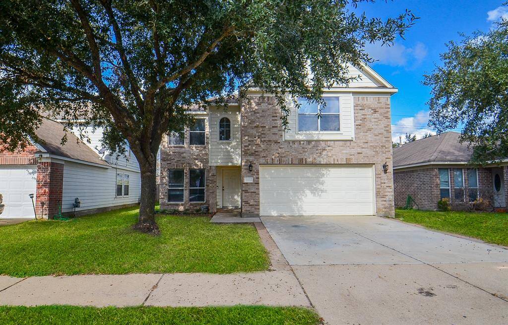 Location is key for this family home situation on a cul de sac in the desirable community of Yaupon ranch. Welcome to your new home!