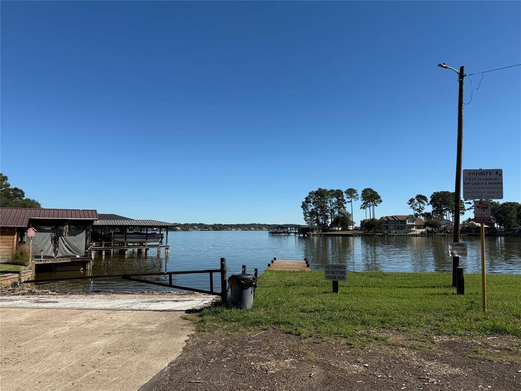 Boat Ramp only 2 blocks from the house