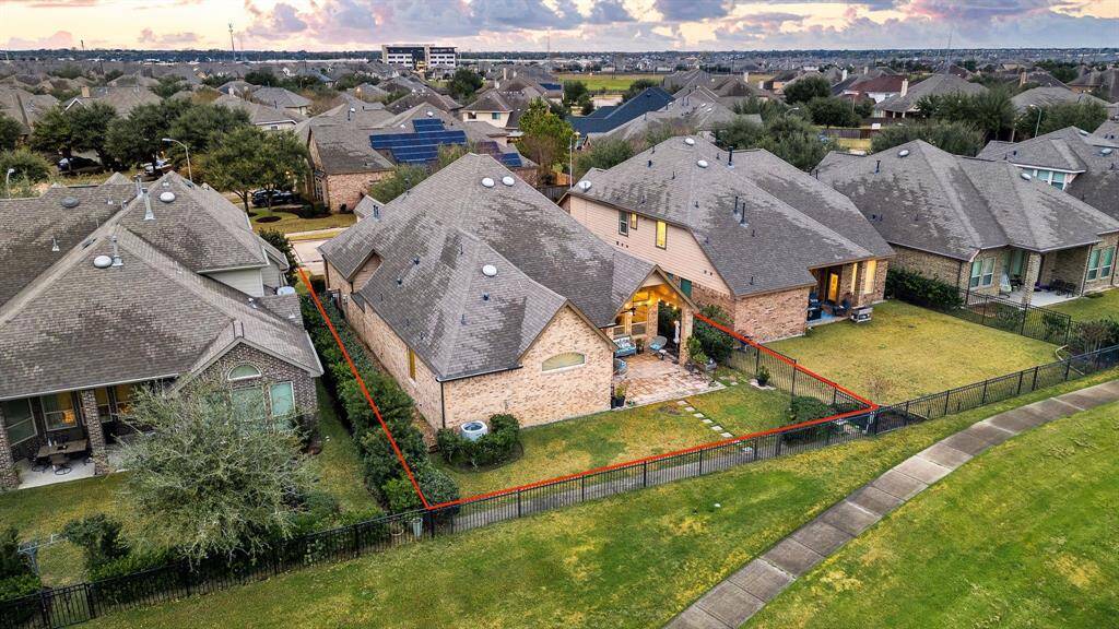 This home sits on a large lot with ample yard space in front and the back, lush landscaping and a well-maintained yard.  Plenty of space to accommodate guests, parking and situated on a quiet street in the Lakes of Bella Terra community