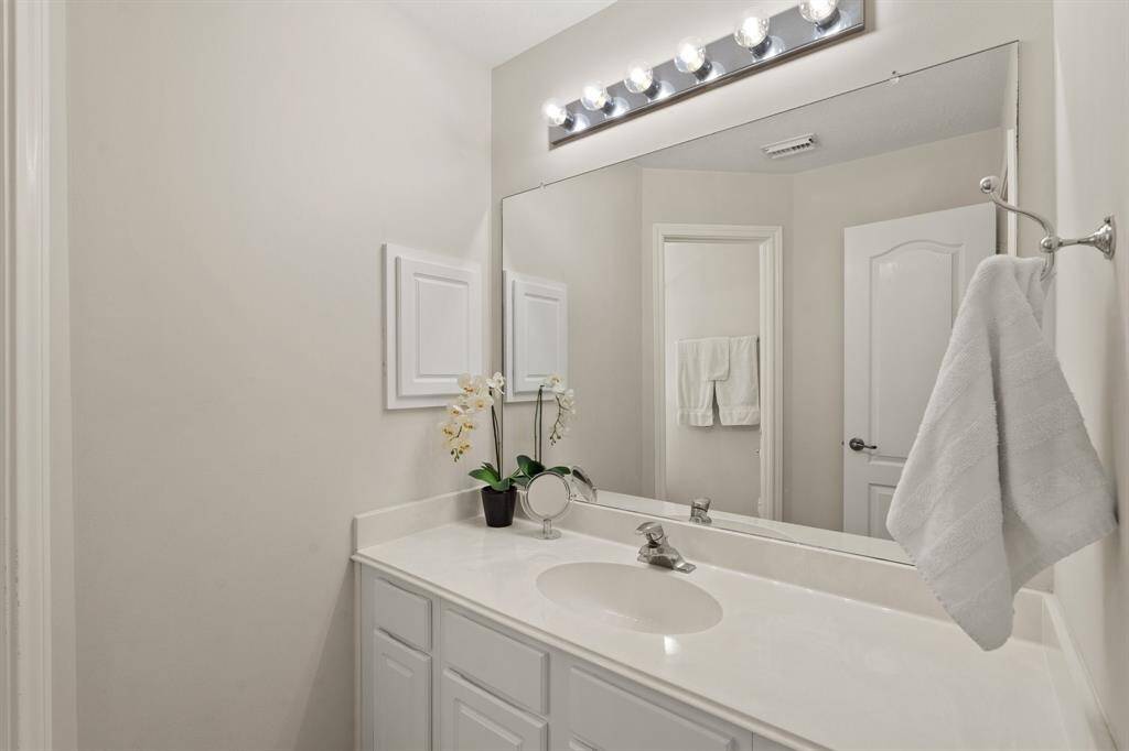 Full bathroom #2 upstairs