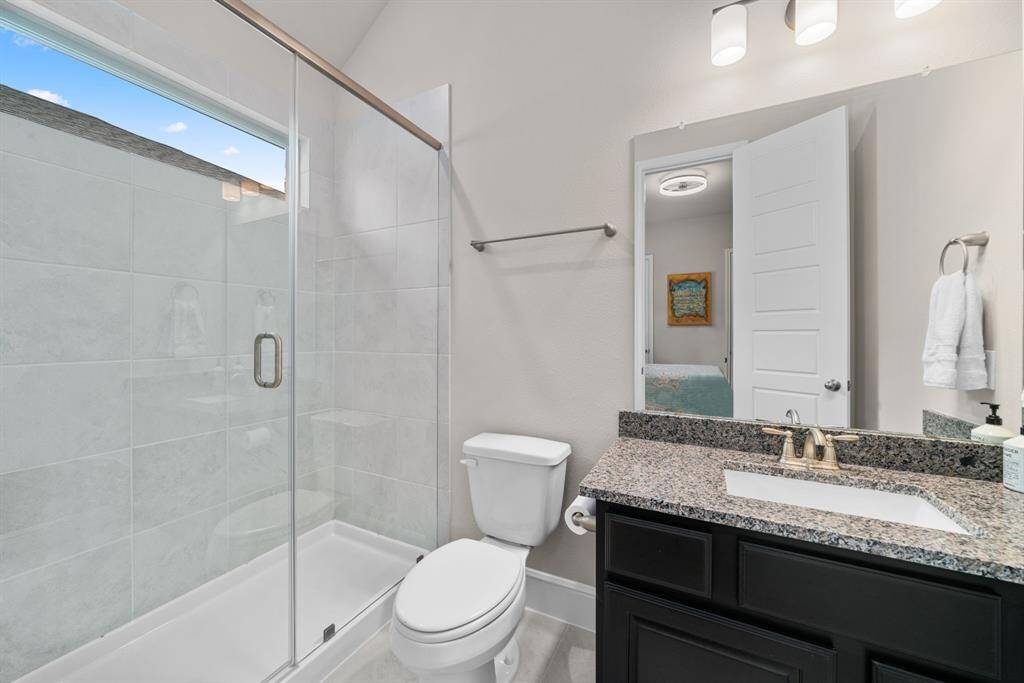 Standing shower in 2nd bed's bathroom