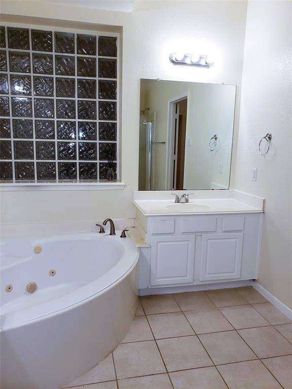 MASTER BATH VIEW 1