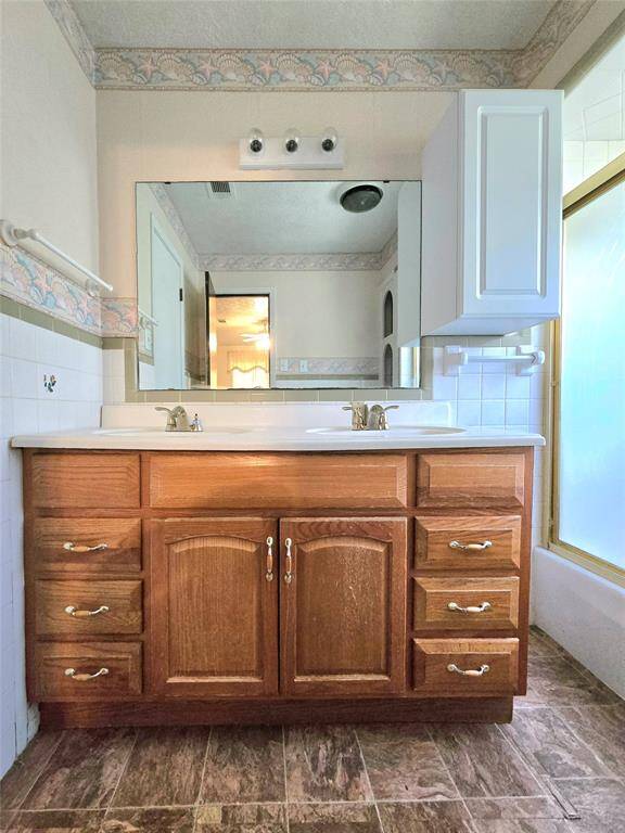 Guest bath main