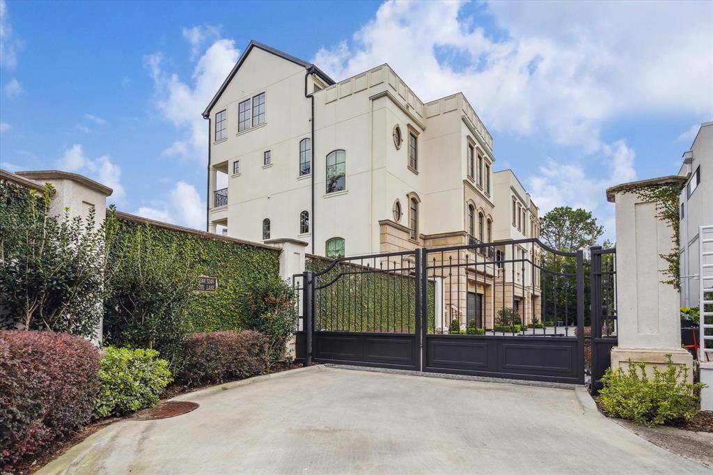 Gated enclave of 3 free standing patio homes