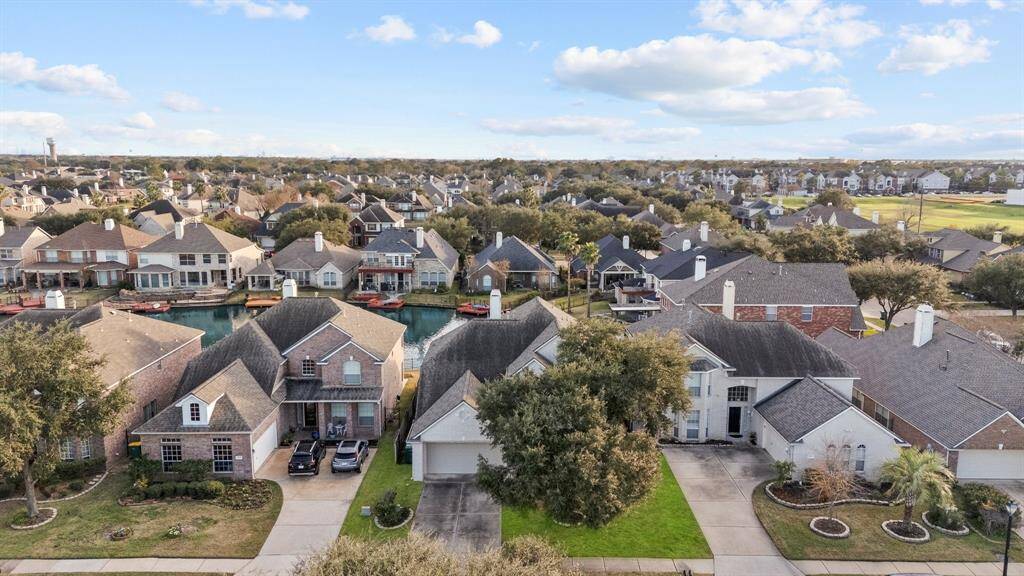 Amazing ariel view of the immediate surroundings.