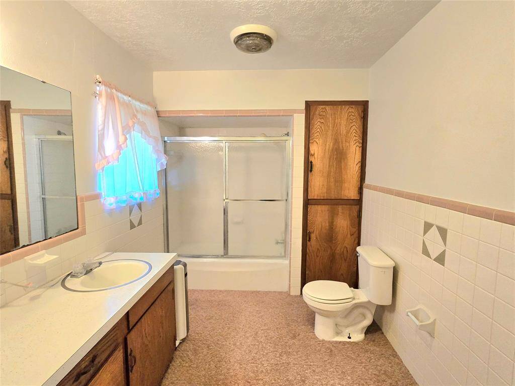 Guest suite bath