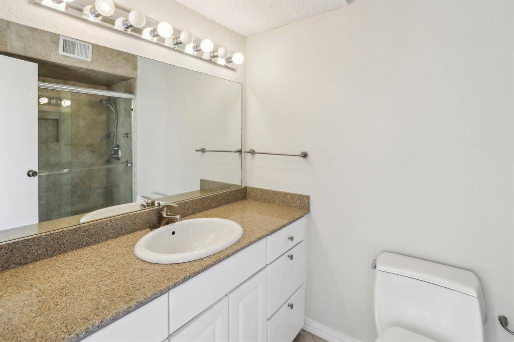 Bedroom 1 ensuite bath