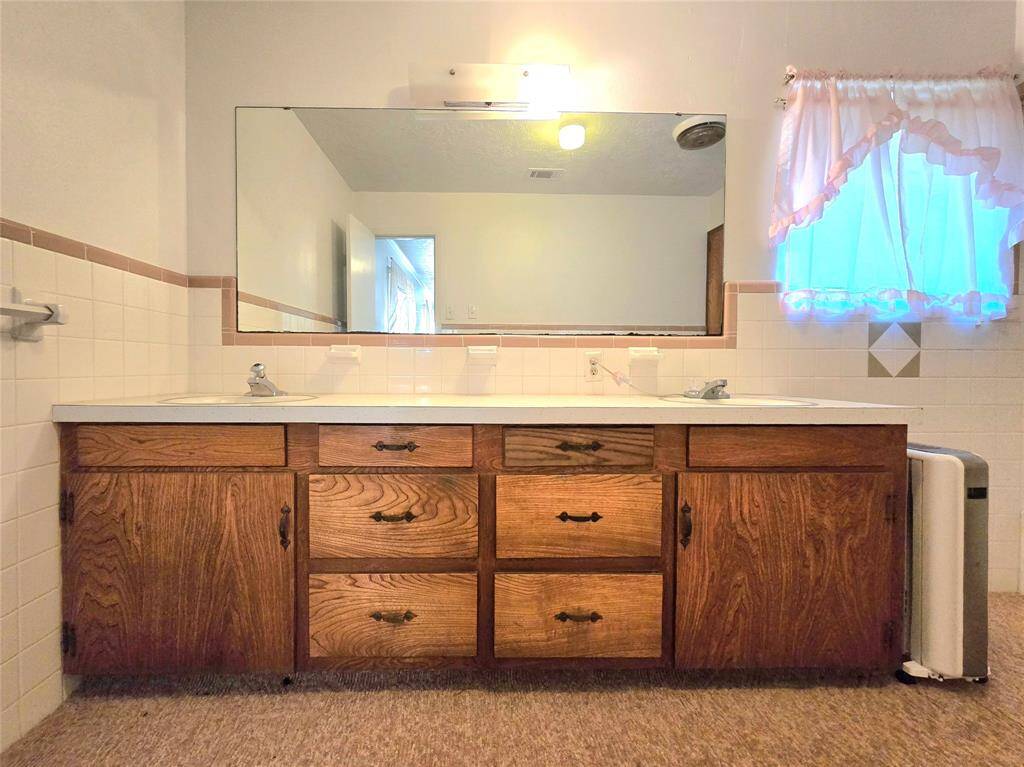 Guest suite bath