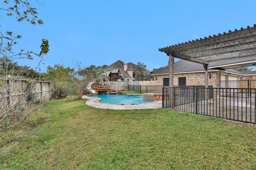 Side yard has room for the kids swing set or sandbox.